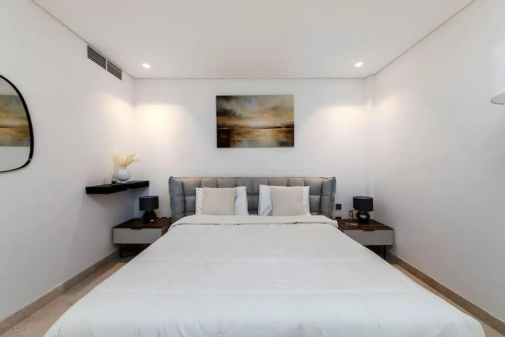 Burj Khalifa View 3Bedroom Dubai Apartment