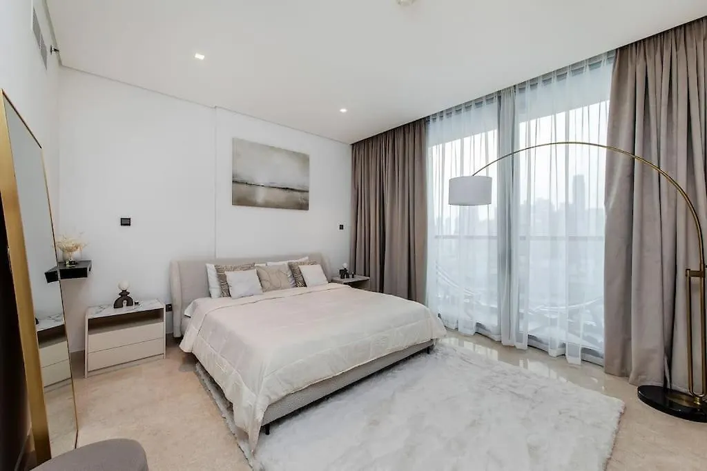 Burj Khalifa View 3Bedroom Dubai Apartment
