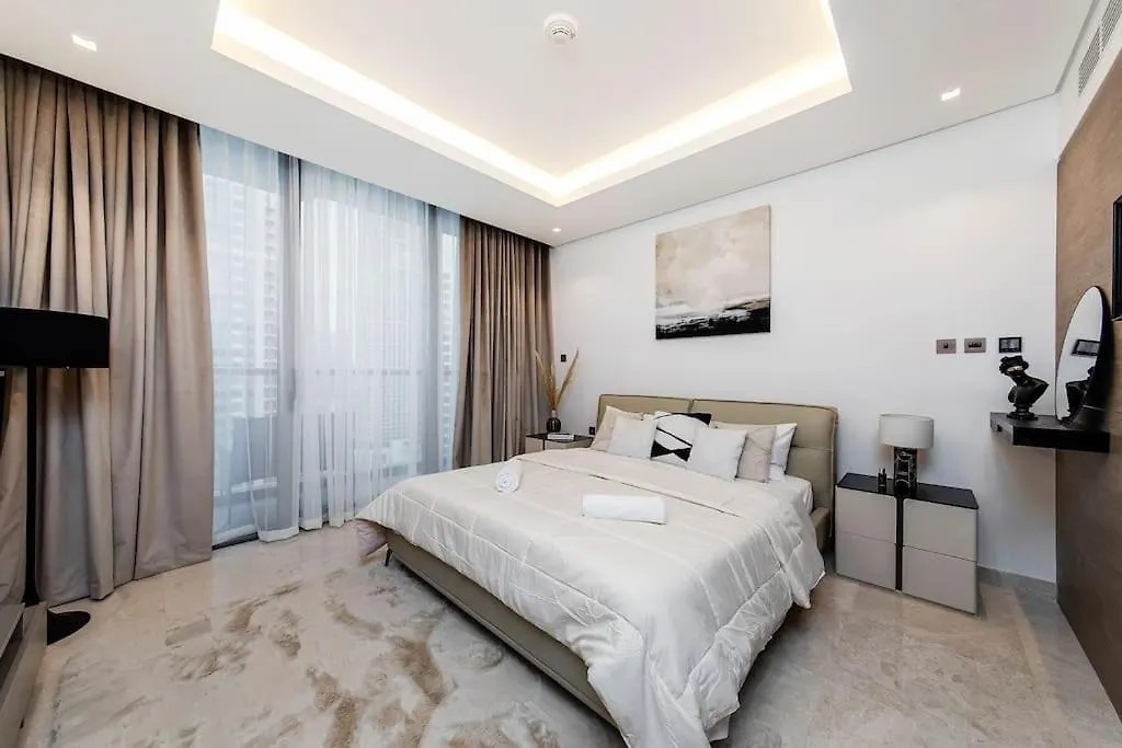 Burj Khalifa View 3Bedroom Dubai Apartment